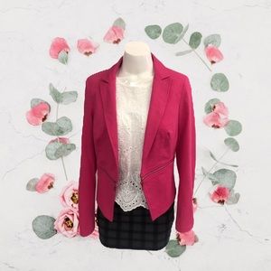 WDNY IN VERY RICH PINK COLOUR BLAZER IN SIZE 8 WITH TWO SIDE ZIPPERS